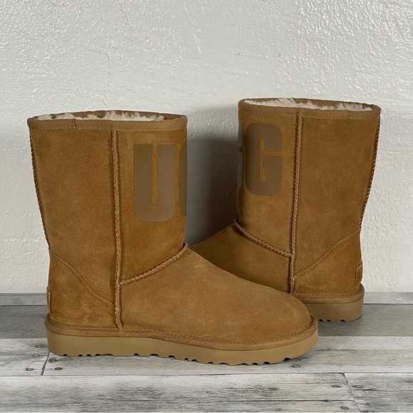 UGG Women's Classic Short Rubber Logo Cold-Weather Boots - Chestnut - Sz-6 .US - Picture 6 of 14